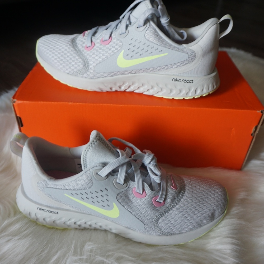 Nike Legend React Women's running Shoes NWB White - Picture 4 of 5